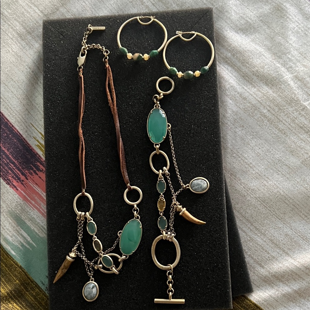 Kenneth Cole New York Green and Gold Necklace Set